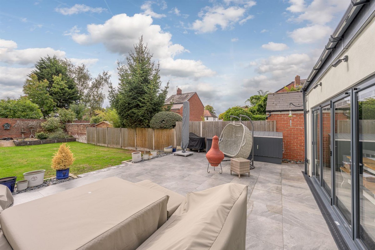 Lawn Street, Stourbridge, DY8 3UQ
