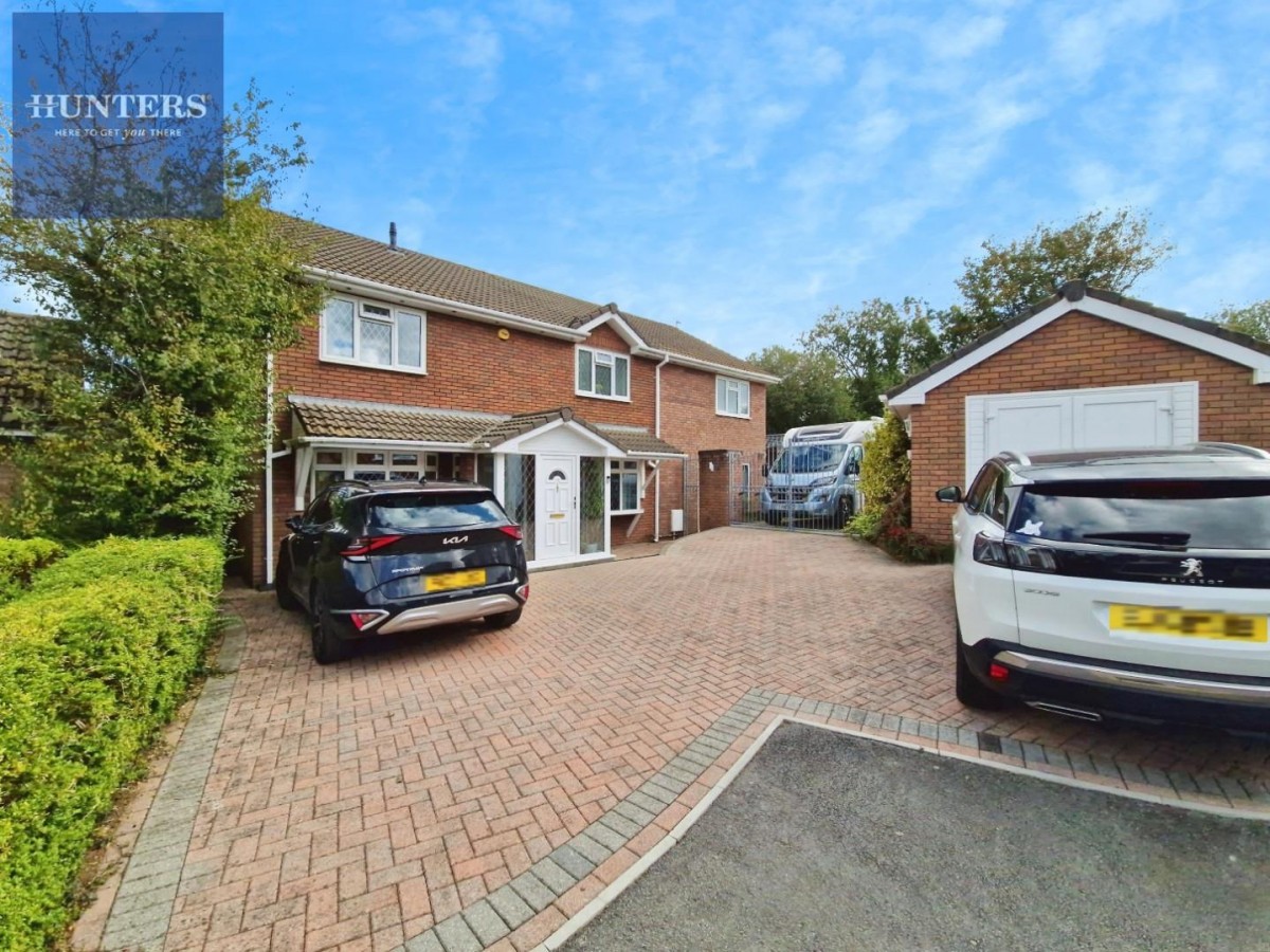 Clos Penglyn, Pencoed, Bridgend, CF35 6NX