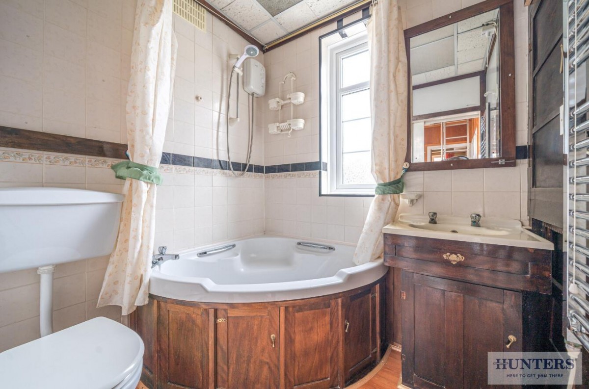 Iris Crescent, Bexleyheath, Kent, DA7 5QB