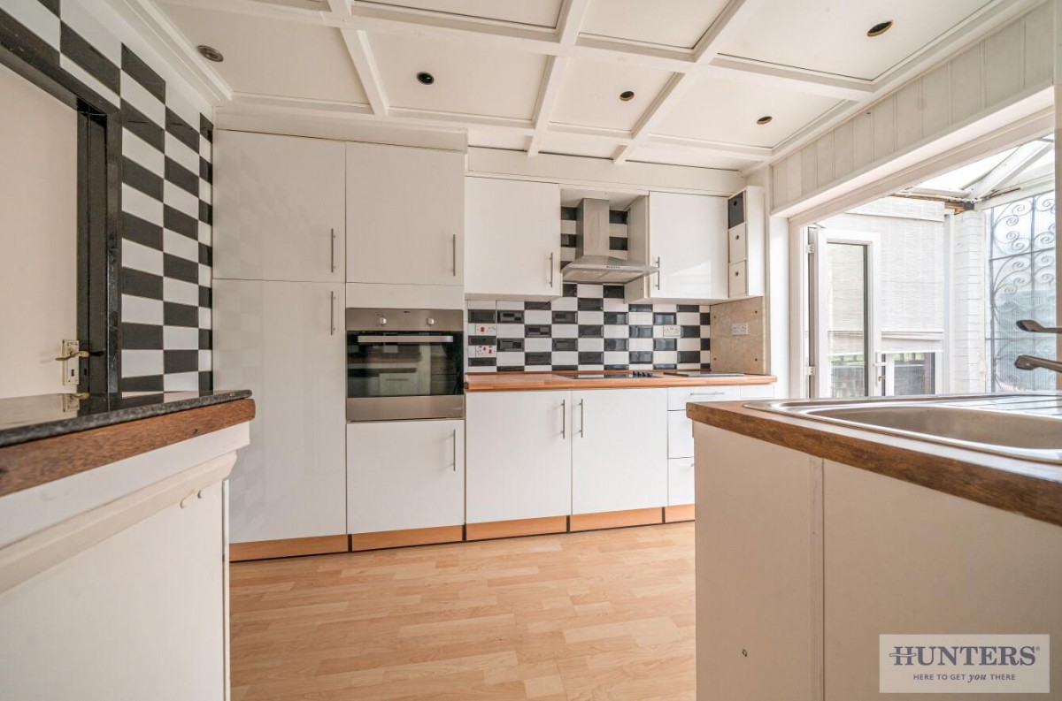 Iris Crescent, Bexleyheath, Kent, DA7 5QB