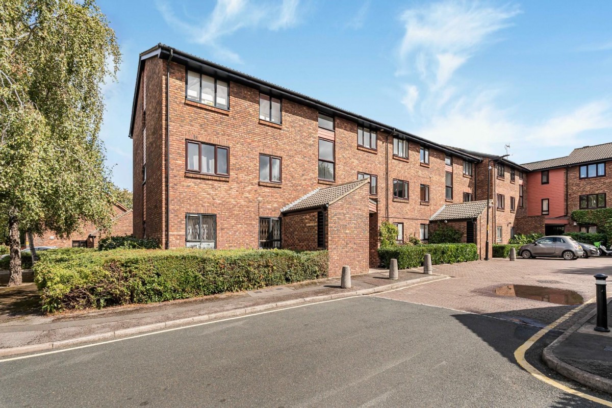 Allendale Close, London, SE5