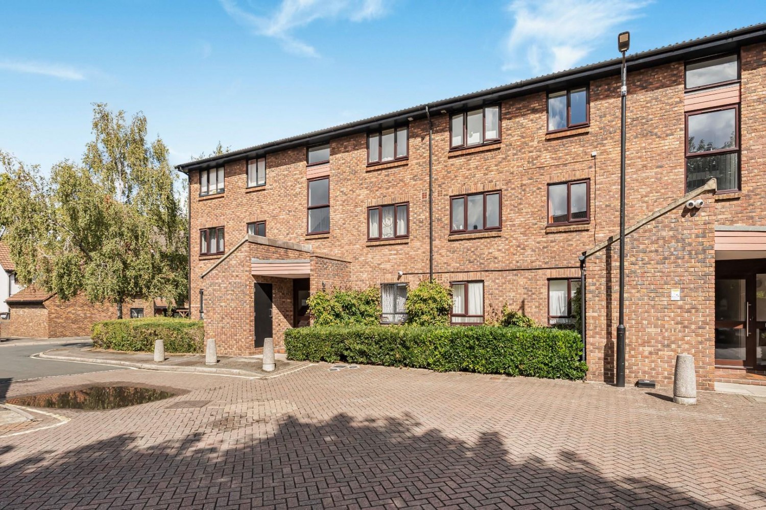 Allendale Close, London, SE5