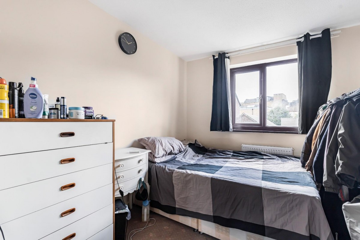 Allendale Close, London, SE5