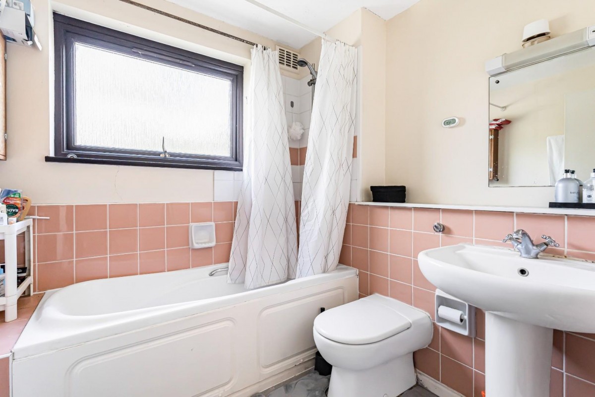 Allendale Close, London, SE5