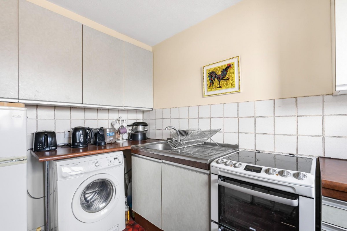 Allendale Close, London, SE5