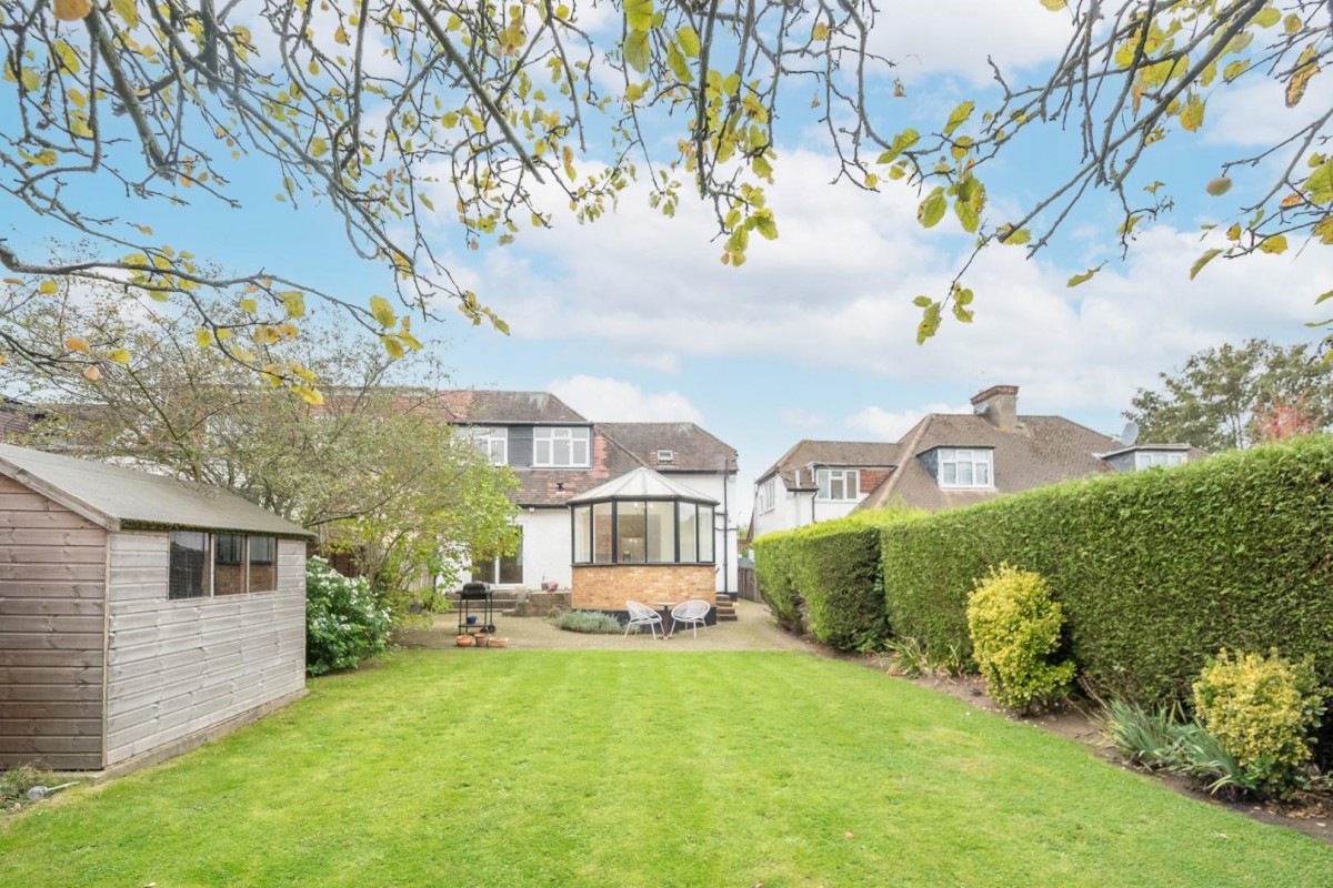 Sanderstead Ave, London, Childs Hill NW2