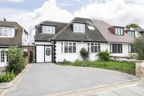 Sanderstead Ave, London, Childs Hill NW2