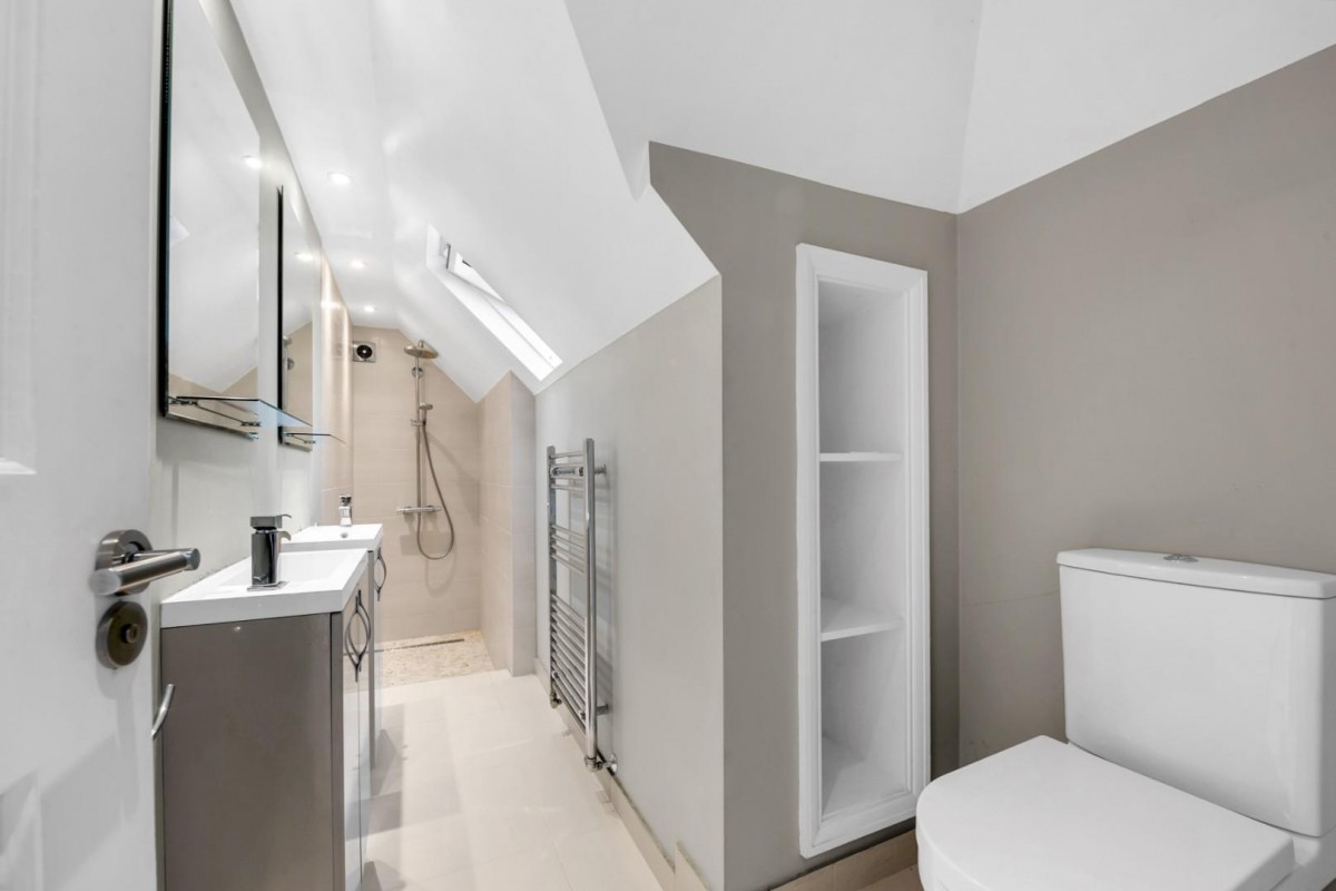 Sanderstead Ave, London, Childs Hill NW2