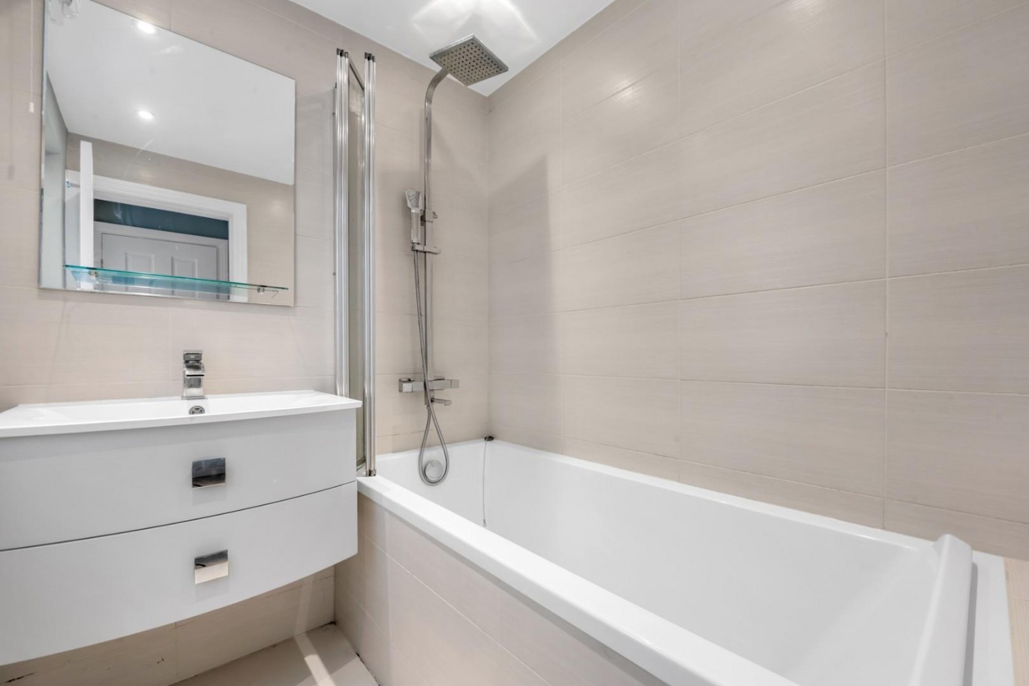 Sanderstead Ave, London, Childs Hill NW2