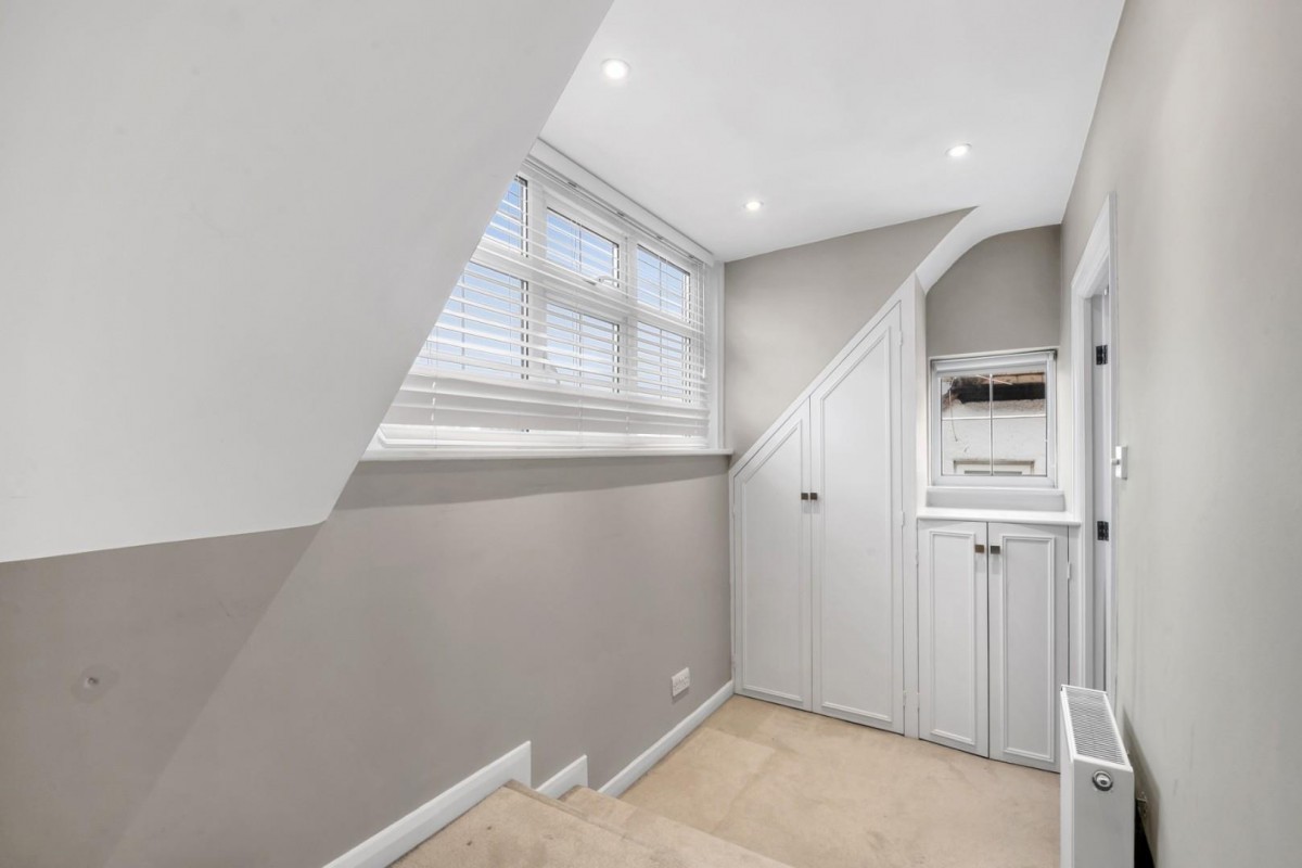 Sanderstead Ave, London, Childs Hill NW2