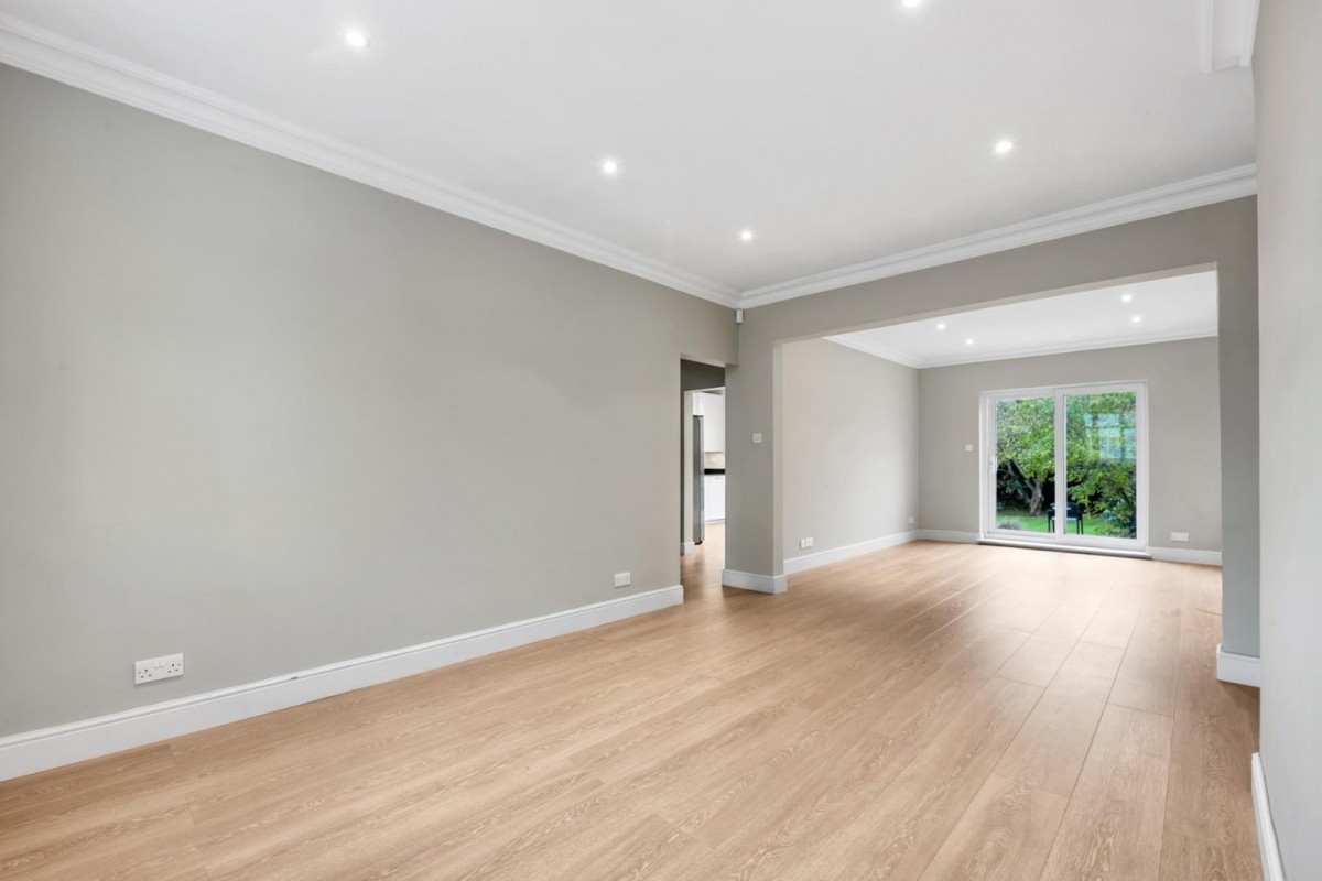 Sanderstead Ave, London, Childs Hill NW2