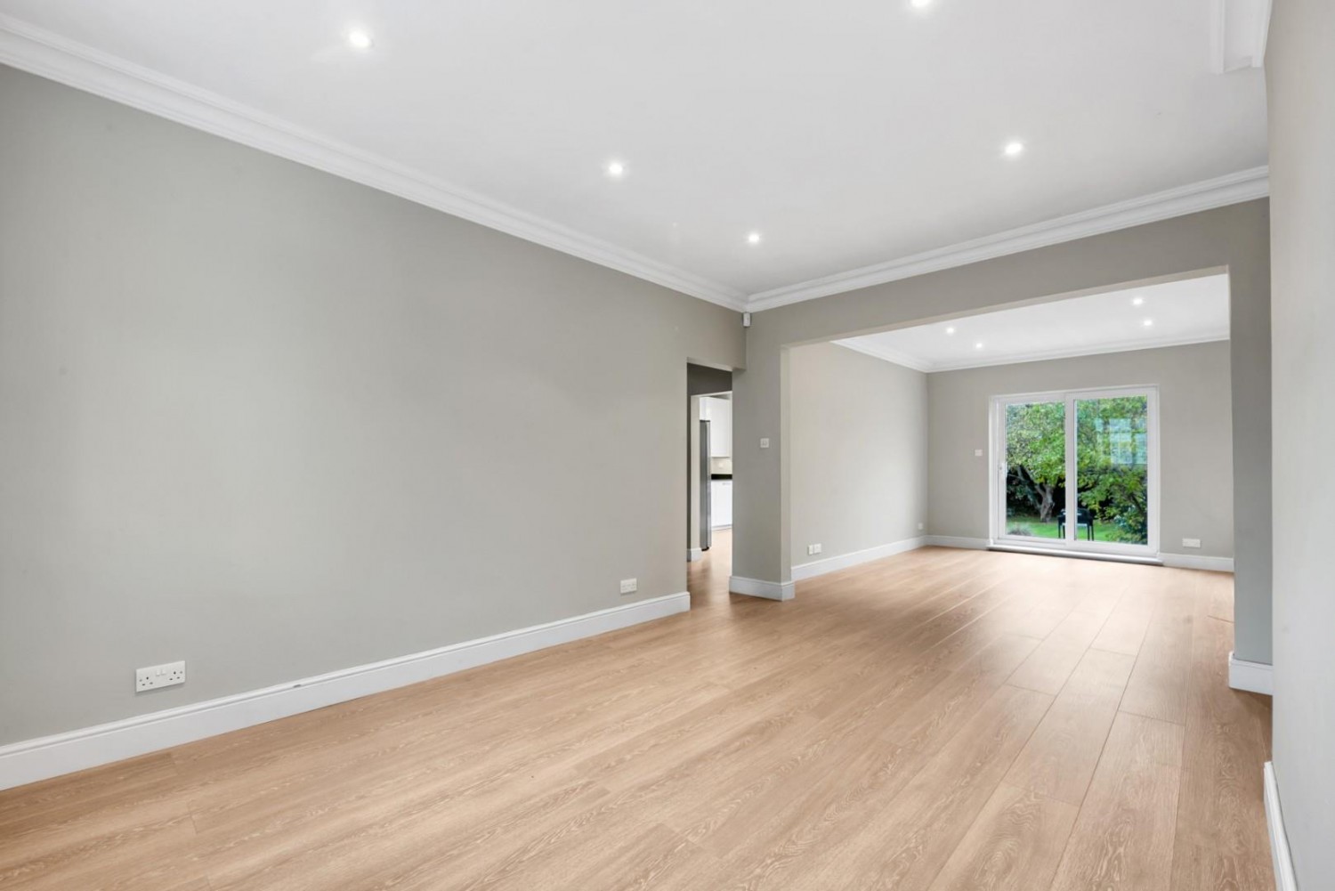 Sanderstead Ave, London, Childs Hill NW2