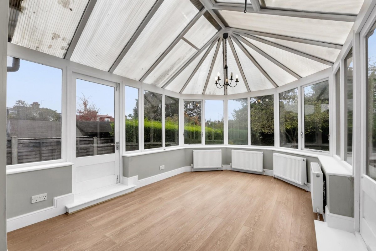 Sanderstead Ave, London, Childs Hill NW2