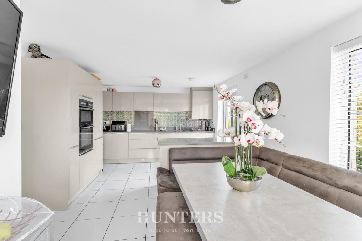 Harter Close, Middleton M24