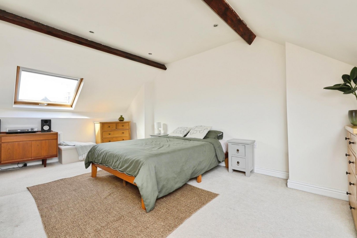 Woodbank Crescent, Meersbrook, Sheffield, S8 9EF