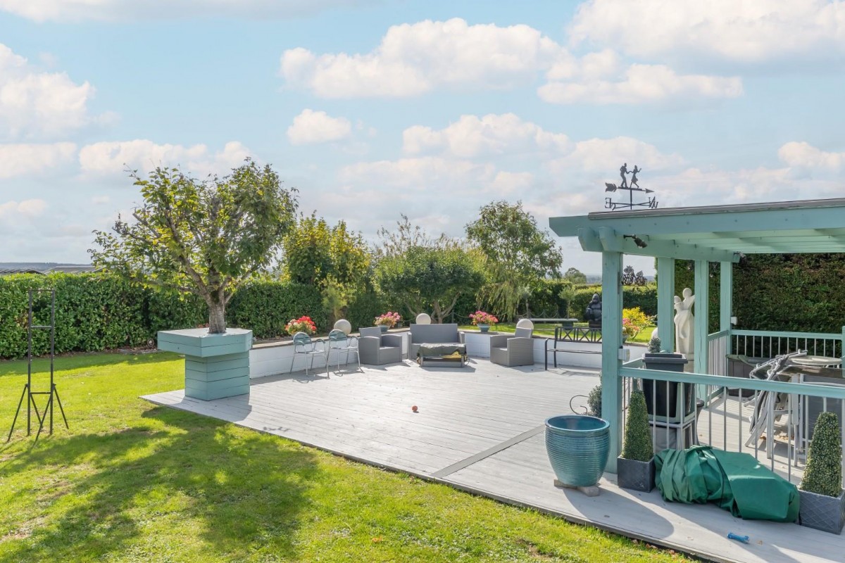 Hill Close, Wingfield