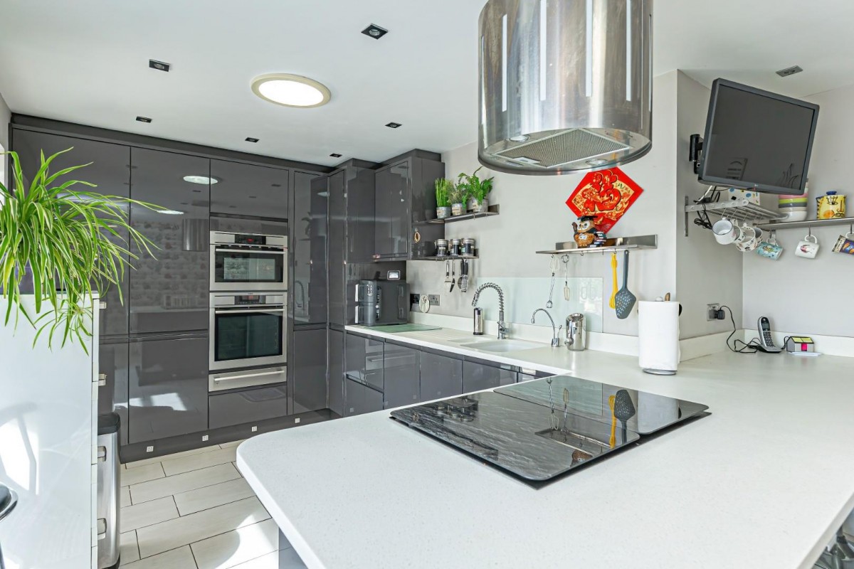 Hill Close, Wingfield