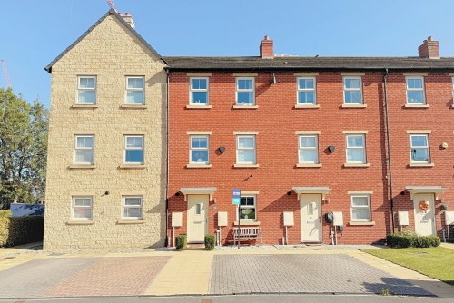 Holts Crest Way, Leeds