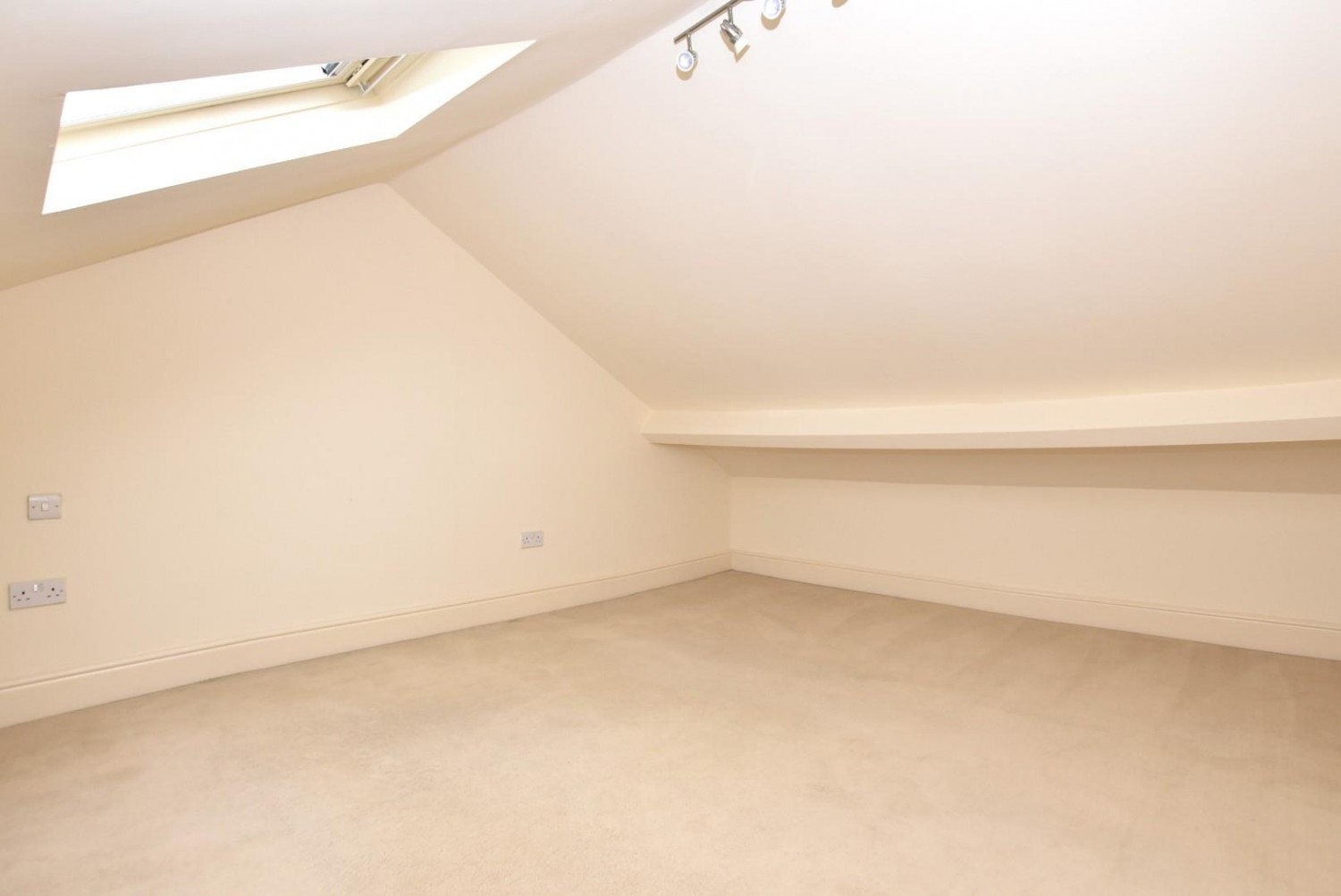 New Road, Holymoorside, Chesterfield, S42 7EN