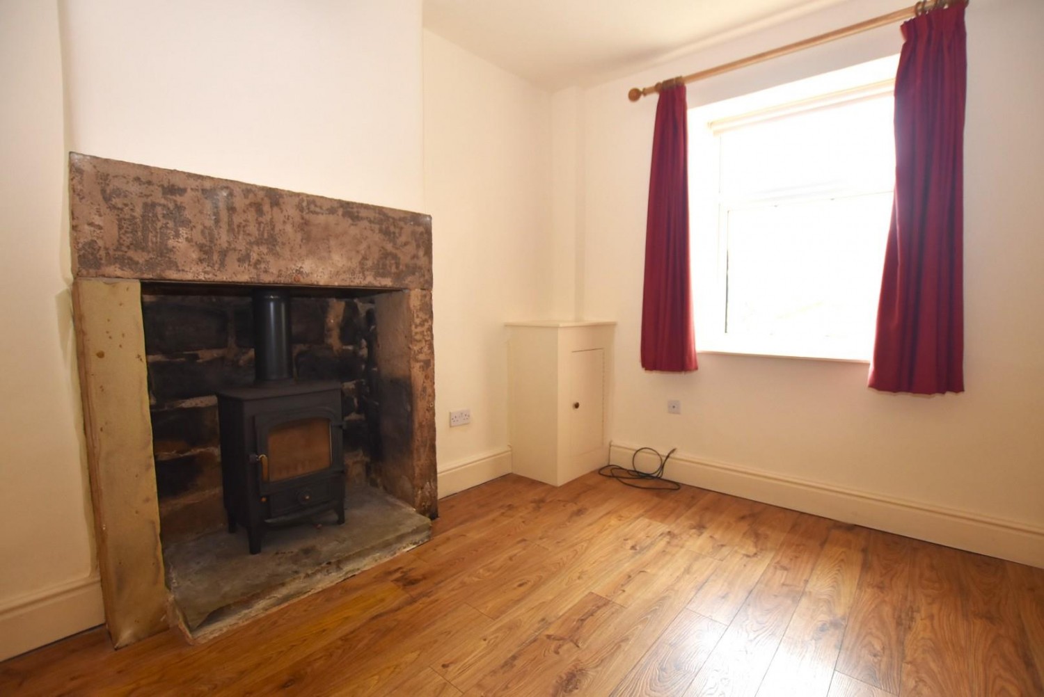 New Road, Holymoorside, Chesterfield, S42 7EN
