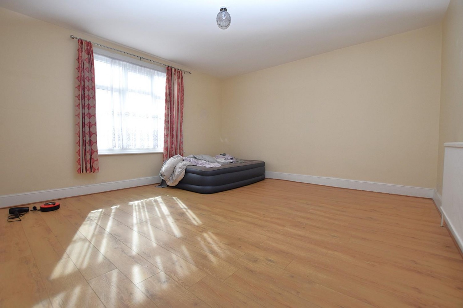 High Road, Romford, RM6