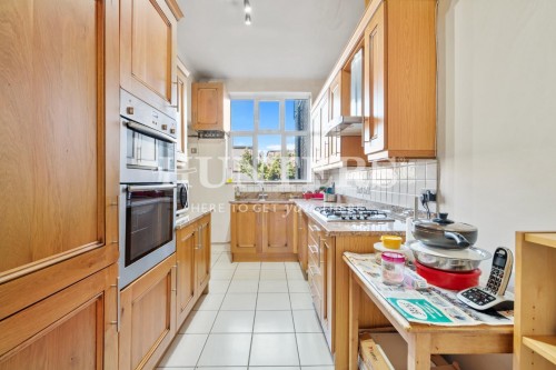 Golders Green Road, London, NW11