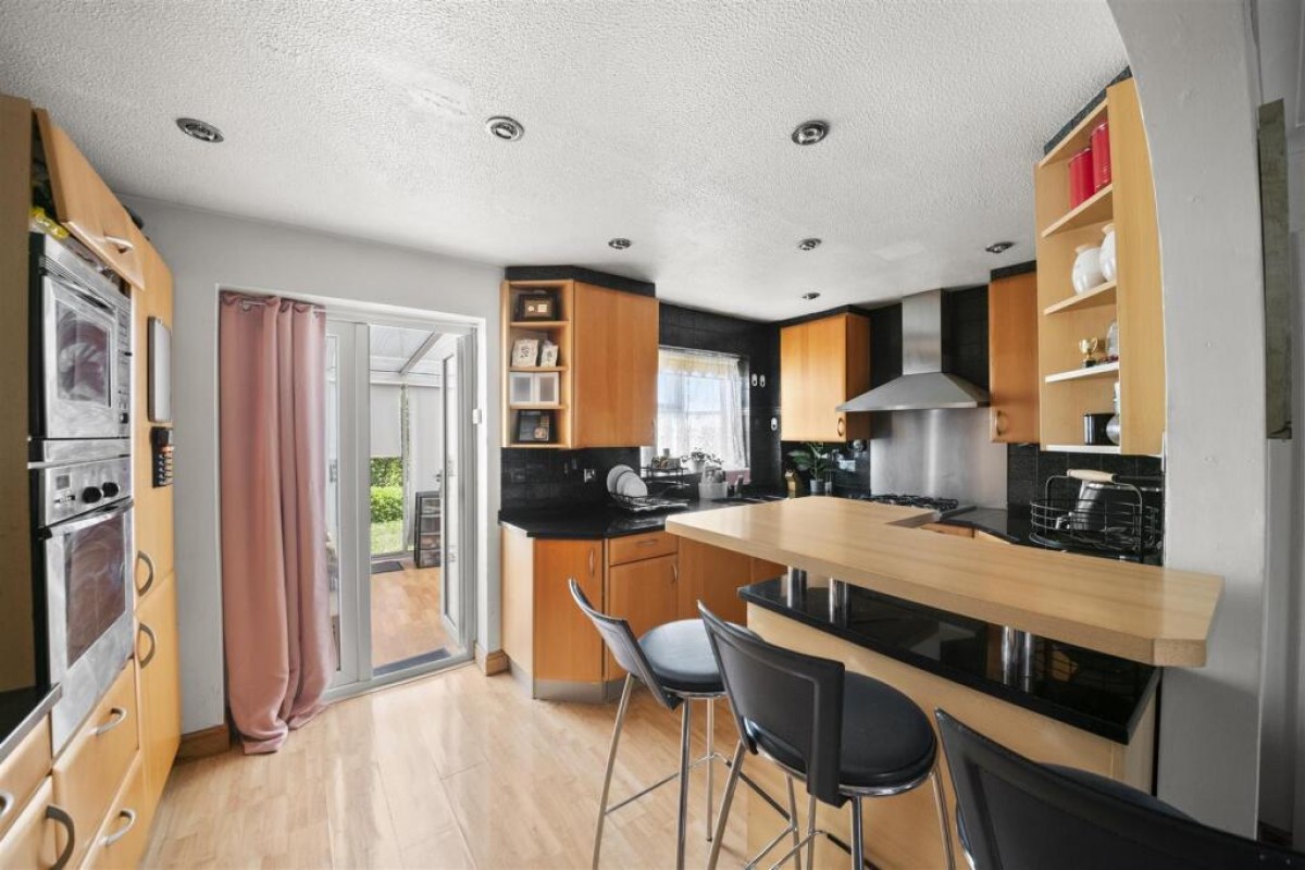 Dunsmore Close, Hayes, Middlesex, UB4 9RJ