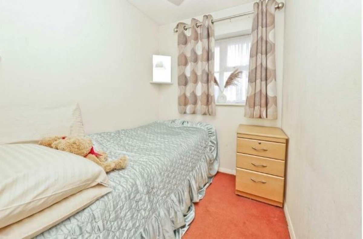 Dunsmore Close, Hayes, Middlesex, UB4 9RJ