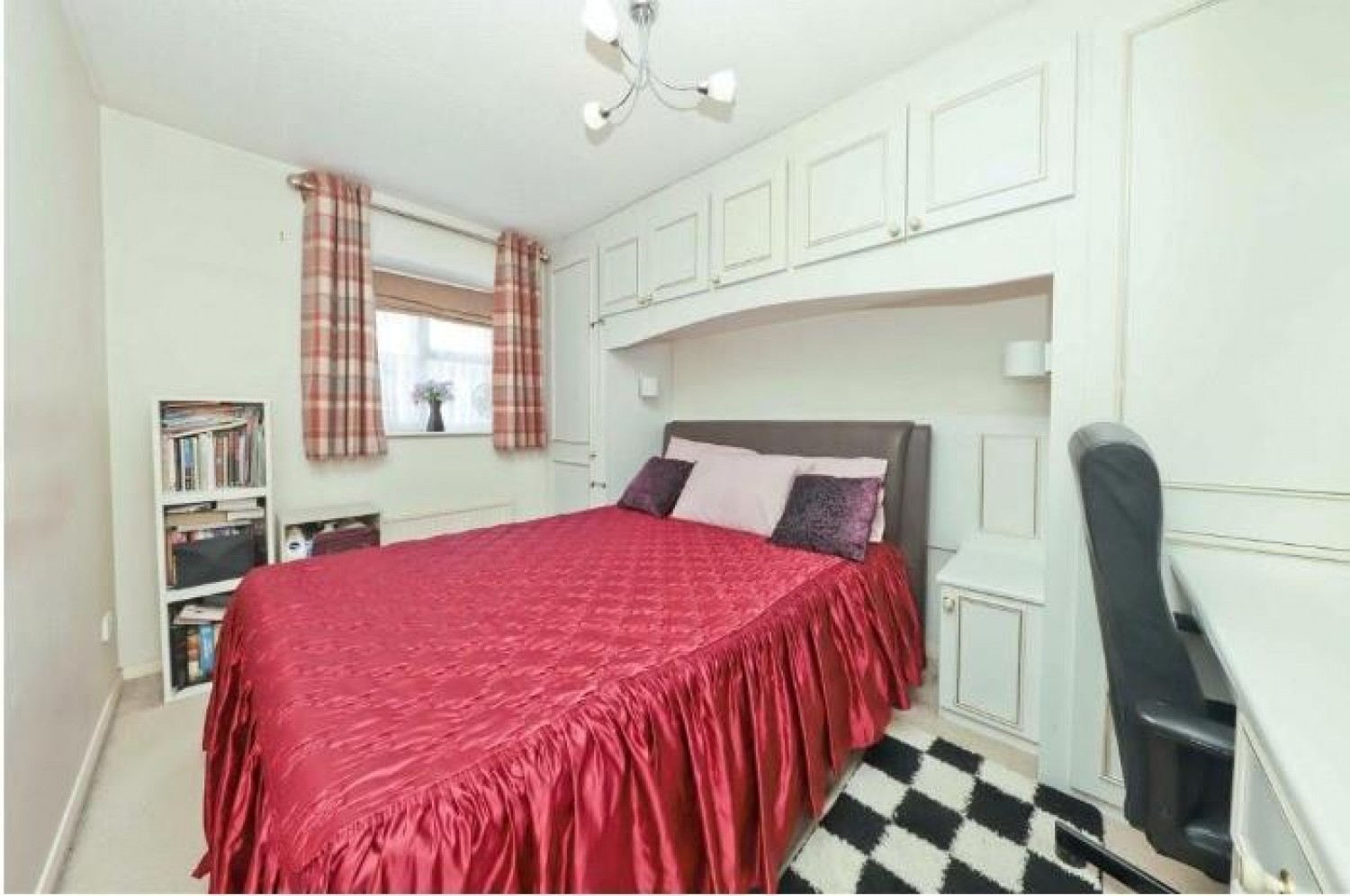 Dunsmore Close, Hayes, Middlesex, UB4 9RJ