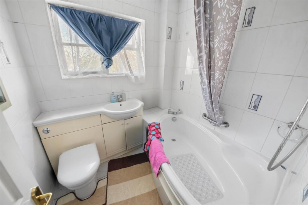 Dunsmore Close, Hayes, Middlesex, UB4 9RJ