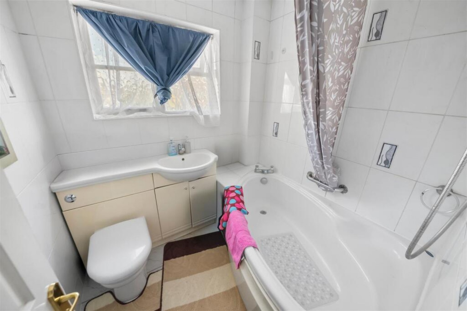 Dunsmore Close, Hayes, Middlesex, UB4 9RJ