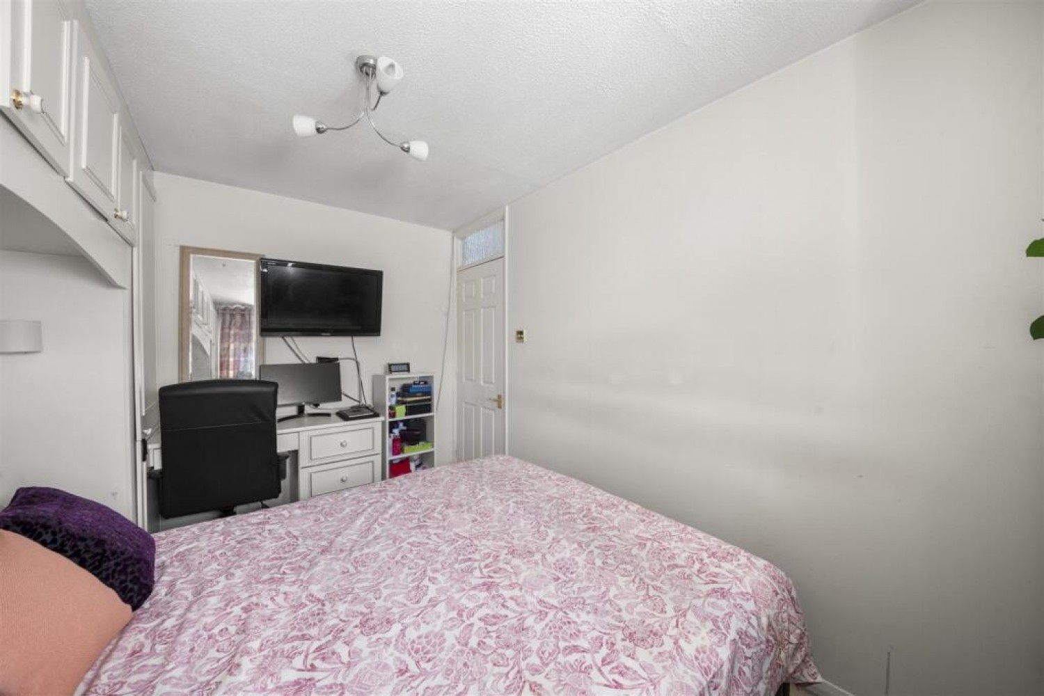 Dunsmore Close, Hayes, Middlesex, UB4 9RJ