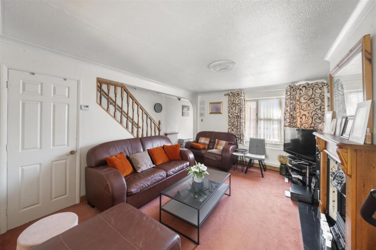 Dunsmore Close, Hayes, Middlesex, UB4 9RJ