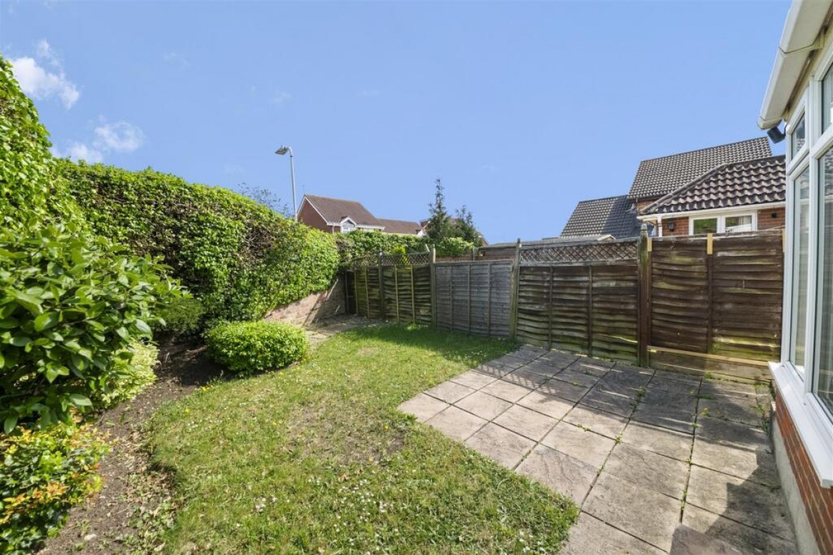 Dunsmore Close, Hayes, Middlesex, UB4 9RJ