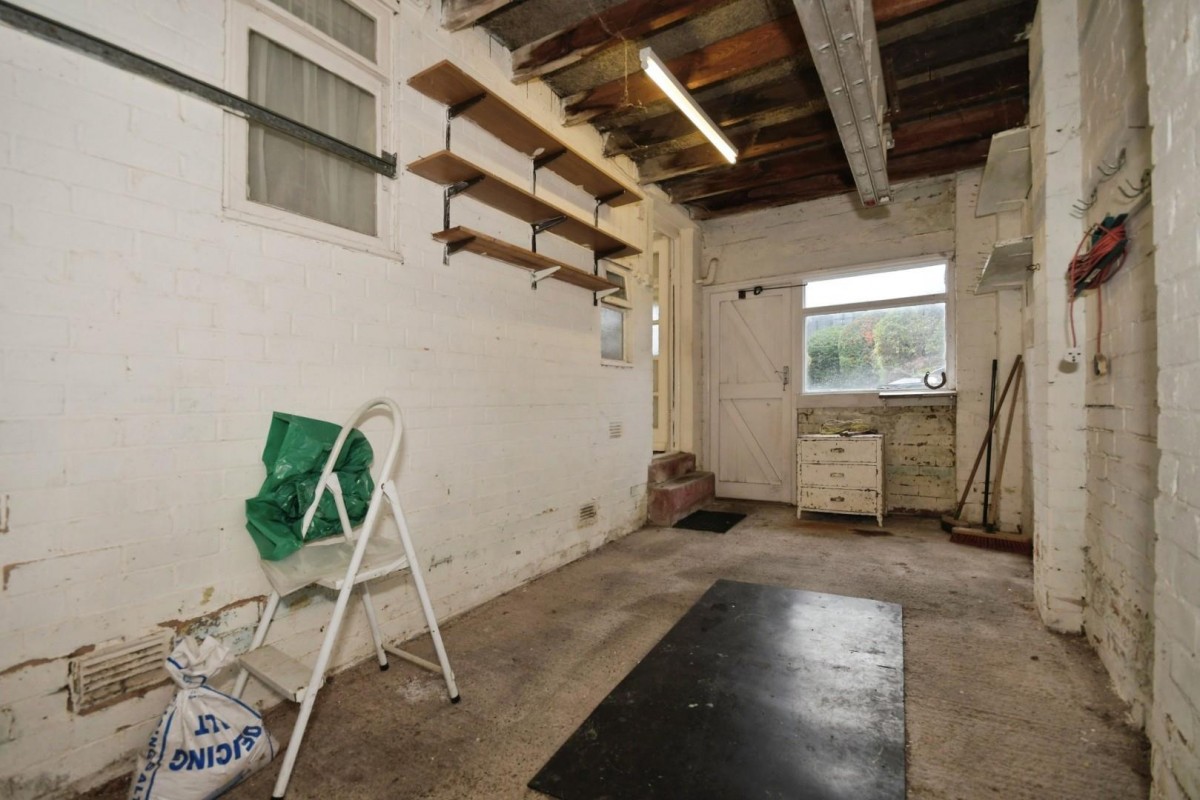 Wollaton Avenue, Bradway, Sheffield, S17 4LA