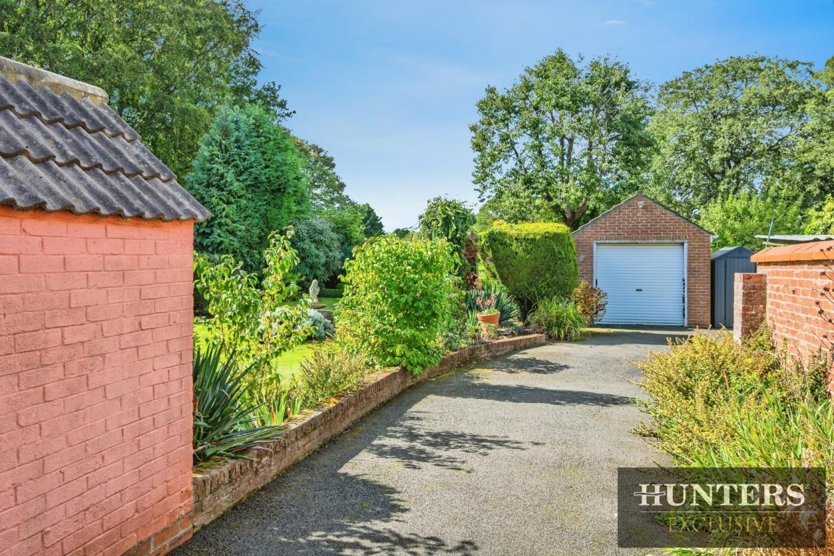 Elmfield Drive, Brandesburton, Driffield