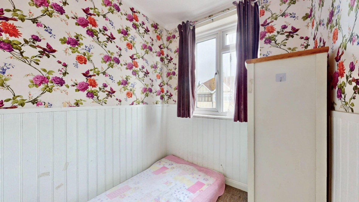 Warley Avenue, Dagenham, RM8