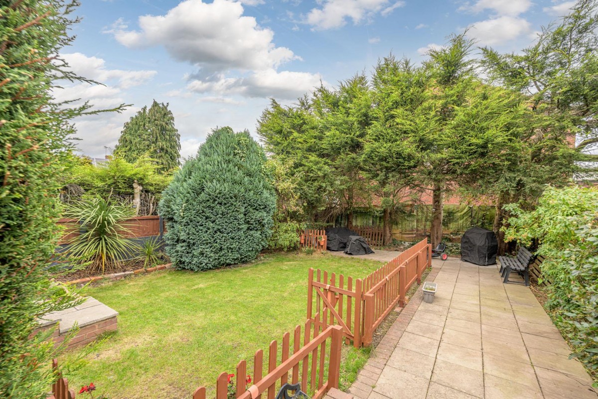 Meres Road, Halesowen, B63 2EW