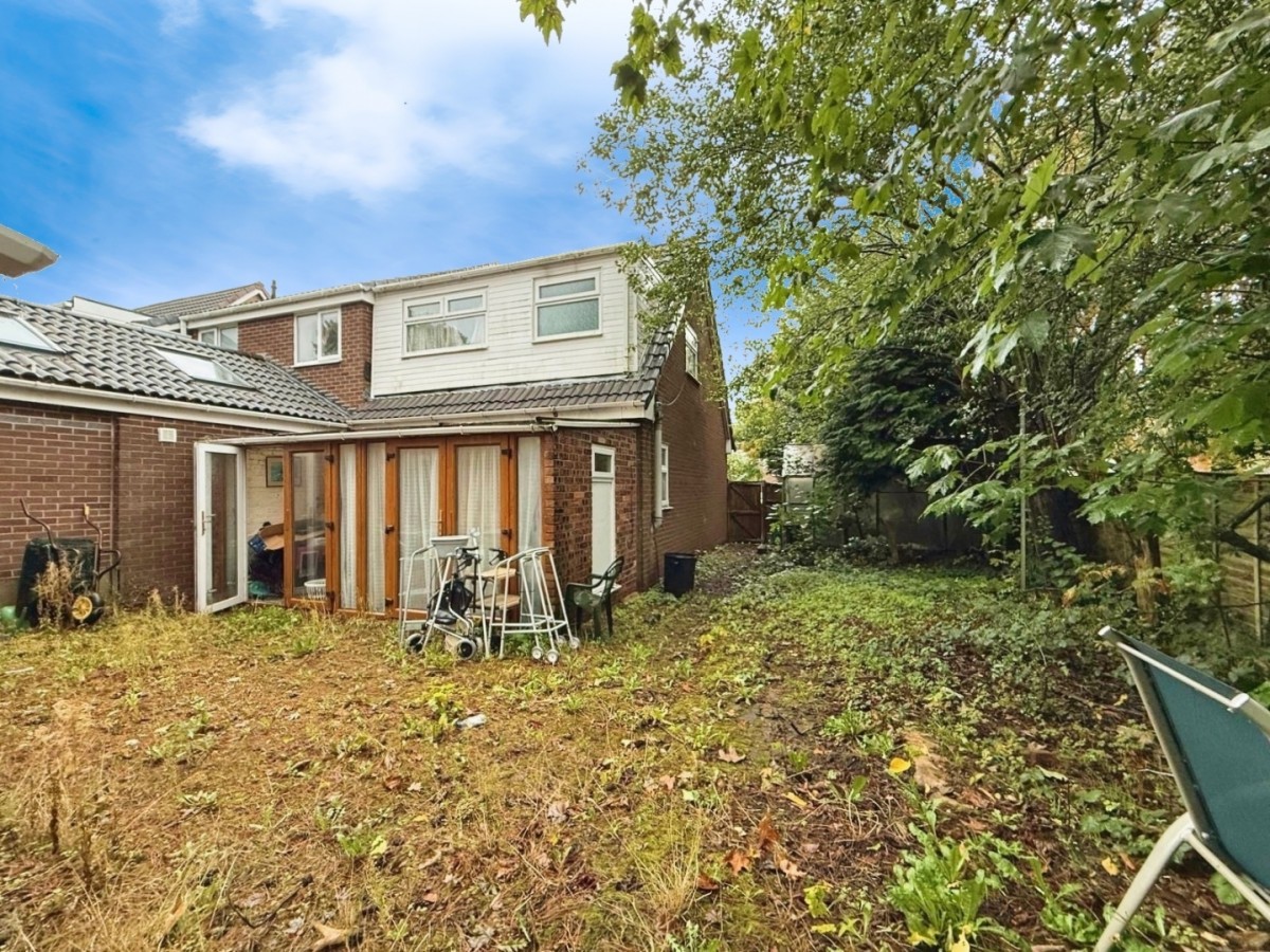 Suffolk Grove, Leigh