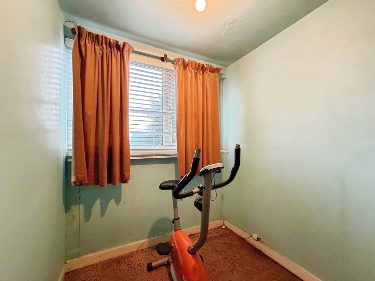 Suffolk Grove, Leigh