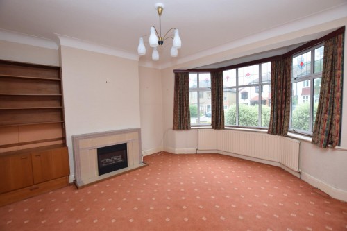 Byron Avenue, London, E18