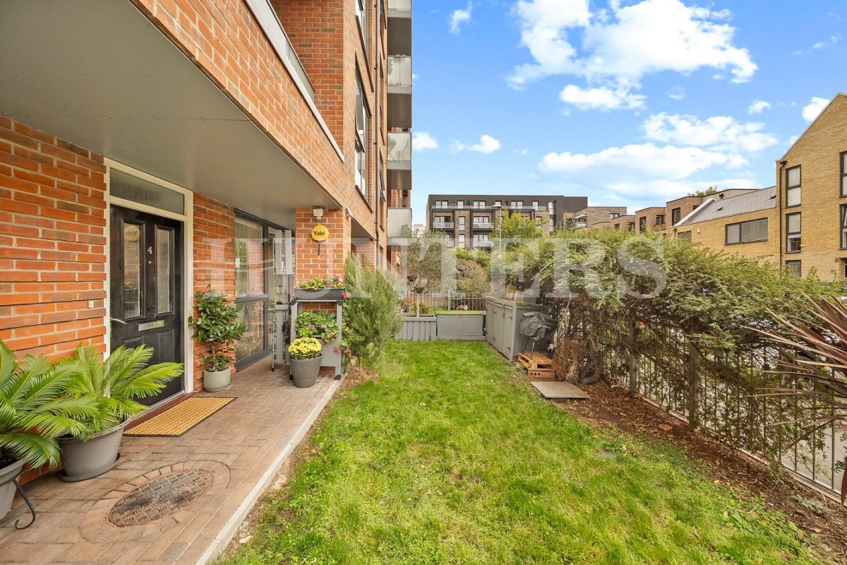 Birdsmouth Court, London, N15