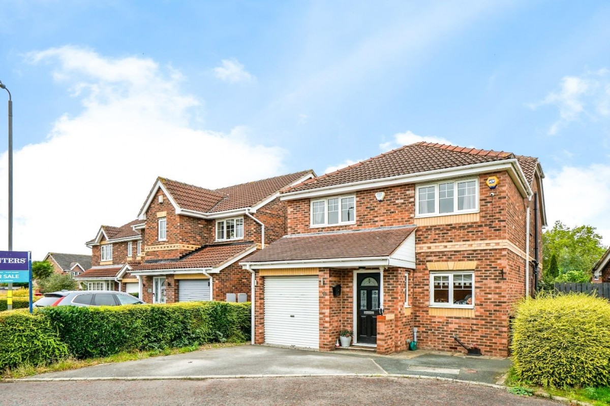 Glen Court, Castleford