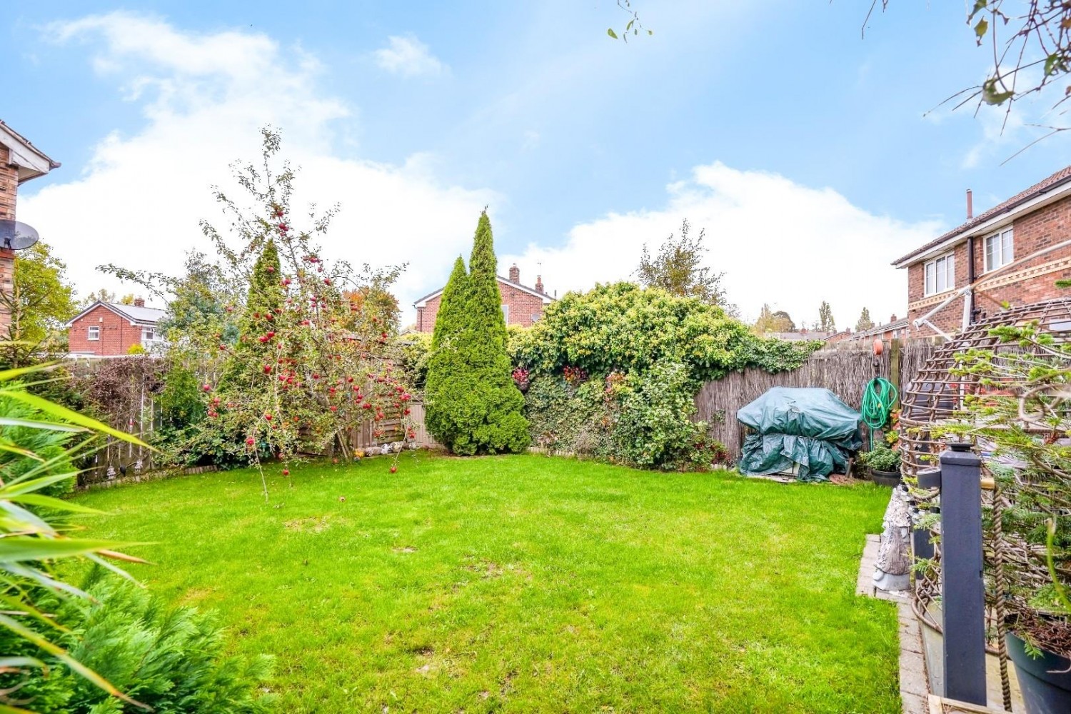 Glen Court, Castleford