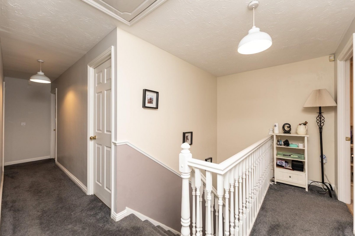 Glen Court, Castleford