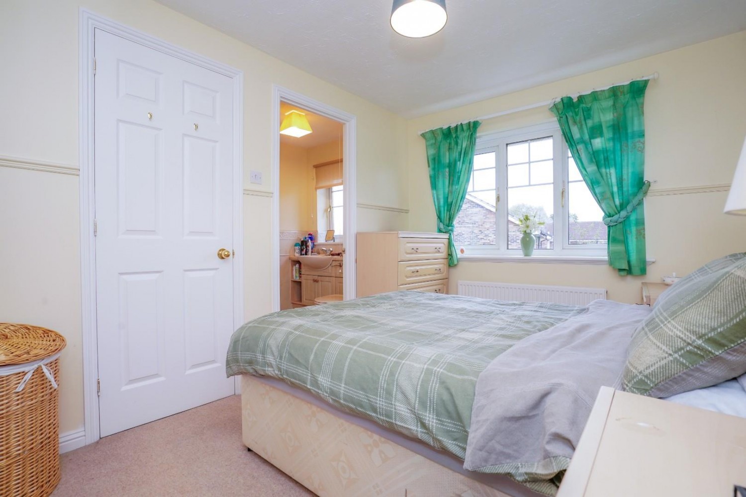 Glen Court, Castleford