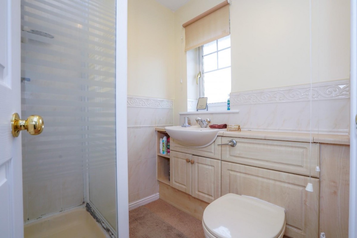 Glen Court, Castleford