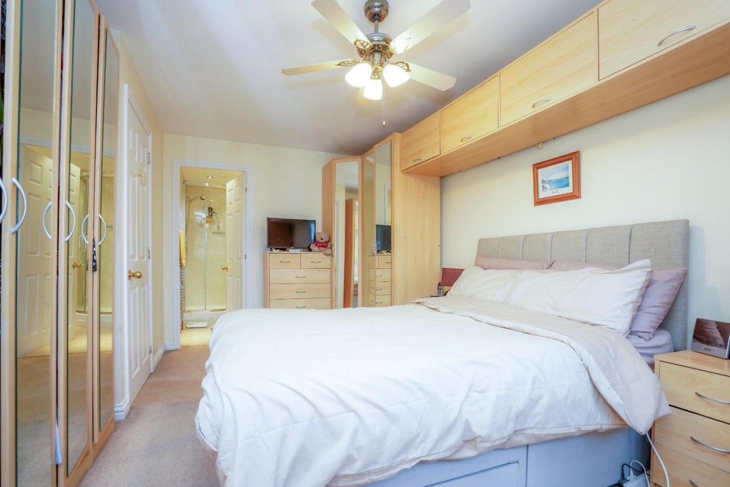 Glen Court, Castleford