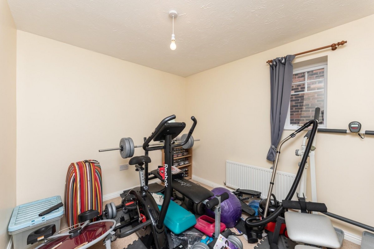 Glen Court, Castleford