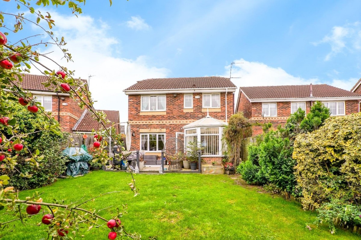 Glen Court, Castleford